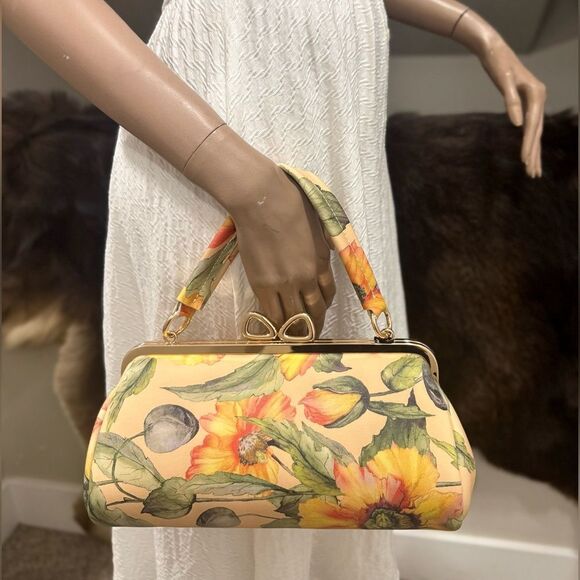 Floral Print Genuine Leather Handmade Unique Bow Kisslock Baguette Bag, 3 Straps - Picture 4 of 16